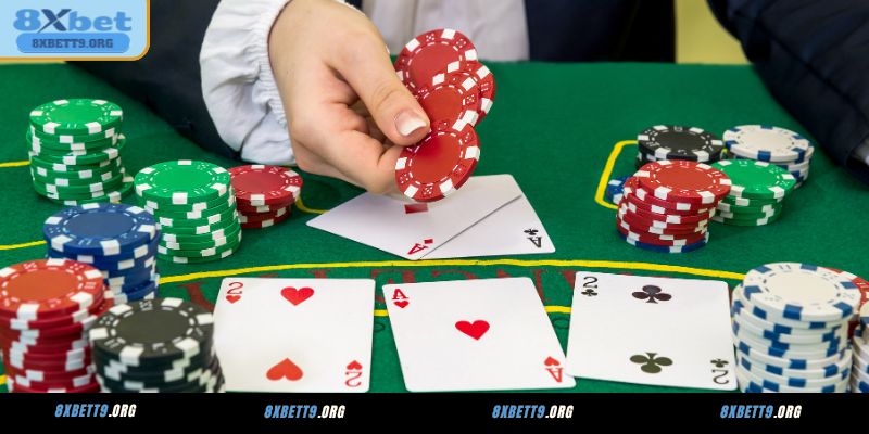 Luật chơi Baccarat tại 8XBET đơn giản, dễ hiểu